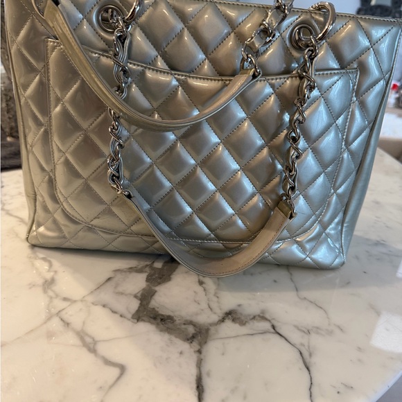 CHANEL Quilted Tote in Silver with Gold Logo - Picture 3 of 9